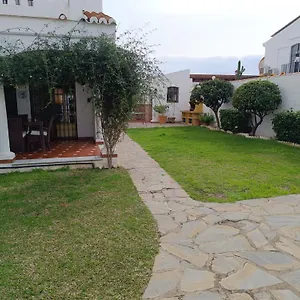Chalet Junto Al Mar Con Jardin Privado La Cala De Mijas